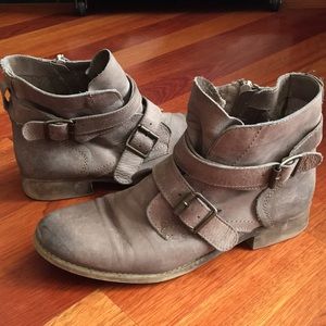 STEVE MADDEN Teritory Distressed Booties sz 10